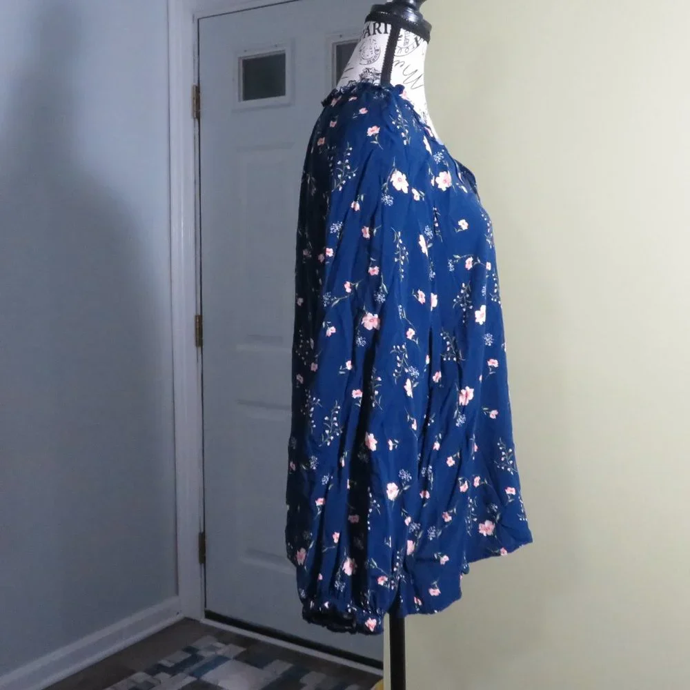 Old‎ Navy Women`s Long Sleeve Floral Top size Large In Great Condition!